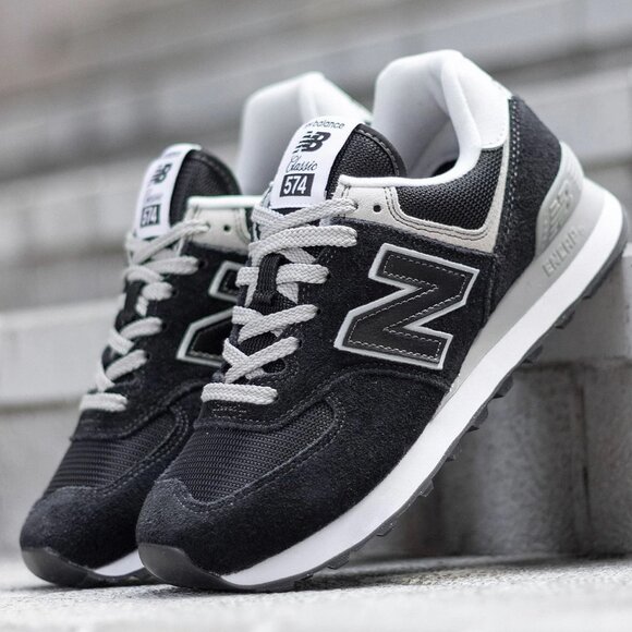 New Balance Classics 574 Core Suede Low Black/Grey/White Lifestyle Shoe WL574EVB - Picture 1 of 13